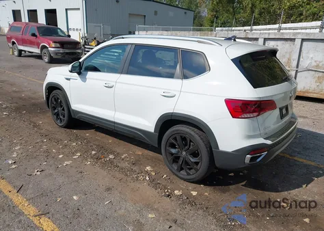 2022 Volkswagen Taos 1.5T Se из США, поврежденный, VIN 3VVYX7B26NM062904